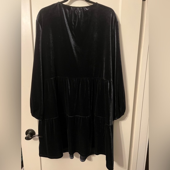 GAP Velvet dress absolutely beautiful - Picture 2 of 2